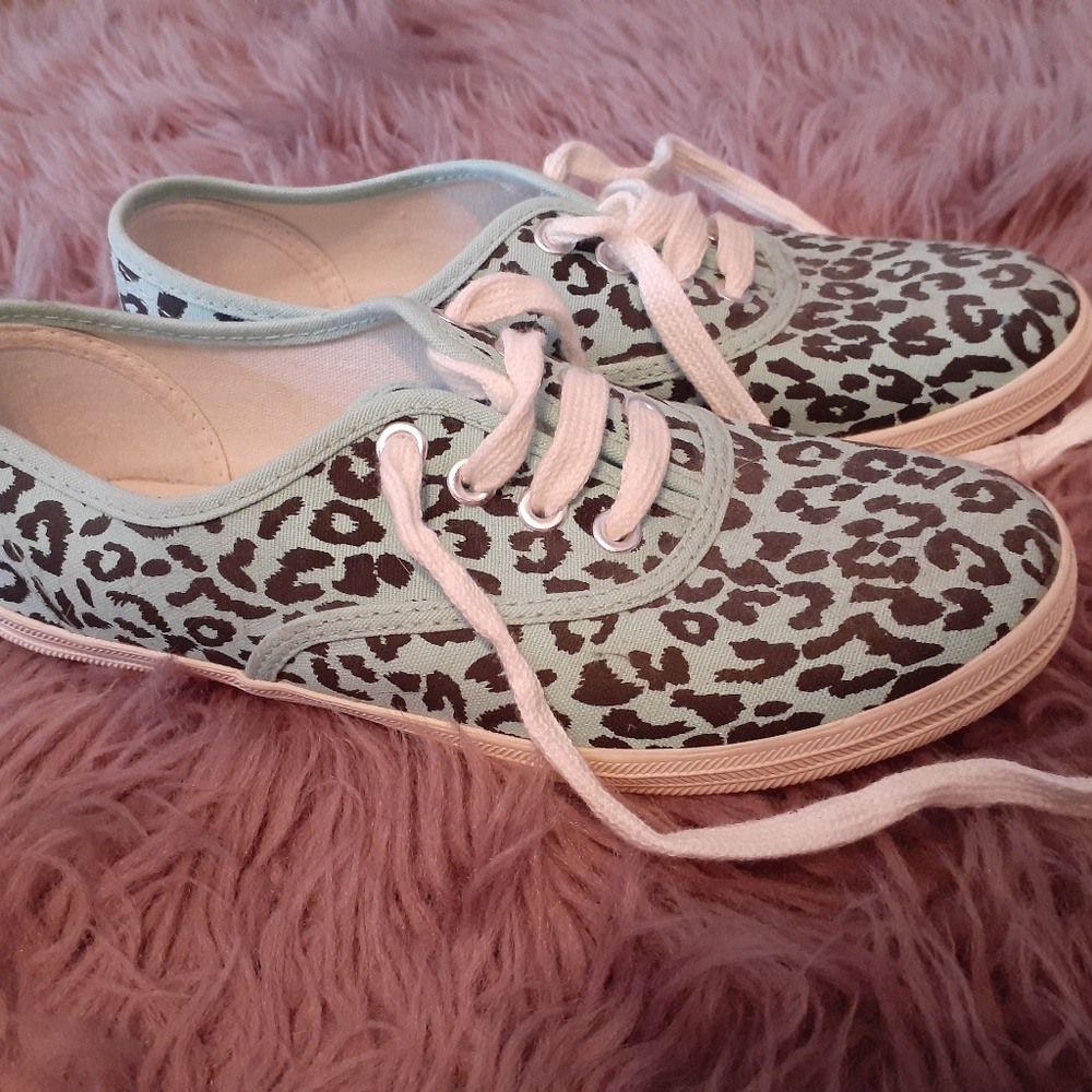 Mint CHeetah Print Sneakers - Like NEW!